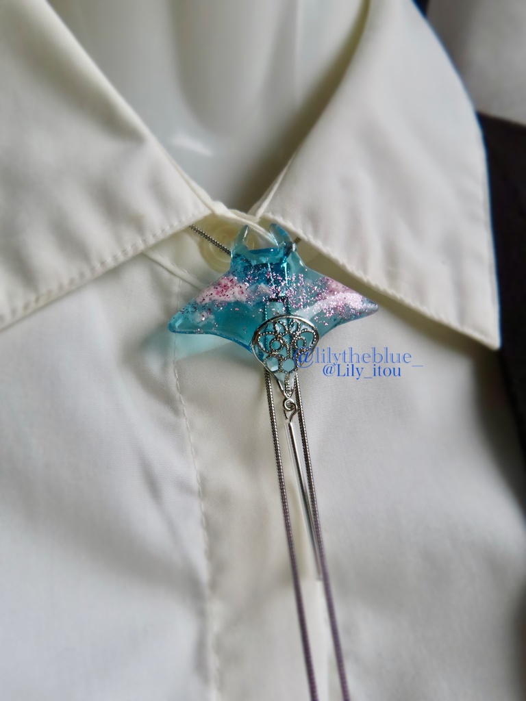 【シンマンタのループタイ】