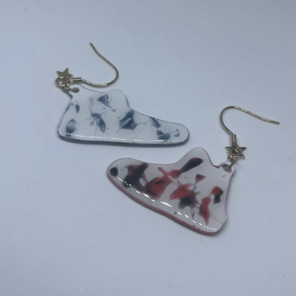 個人(SD)バッシュ風ピアス 白