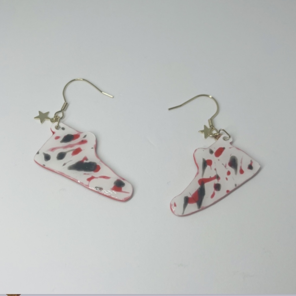 個人(SD)バッシュ風ピアス 白