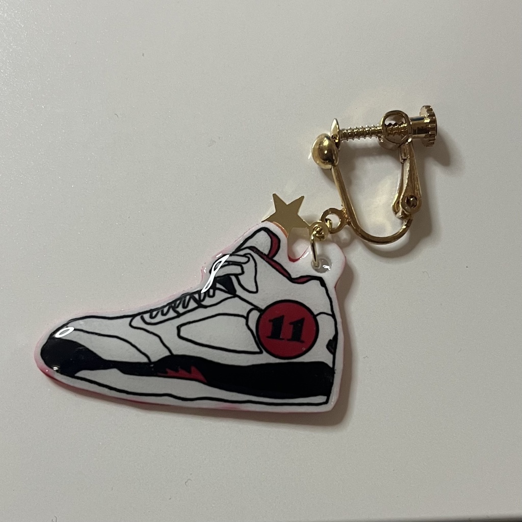 個人(SD)バッシュ風ピアス 白