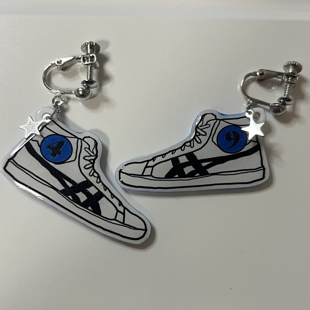 個人(SD)バッシュ風ピアス 白