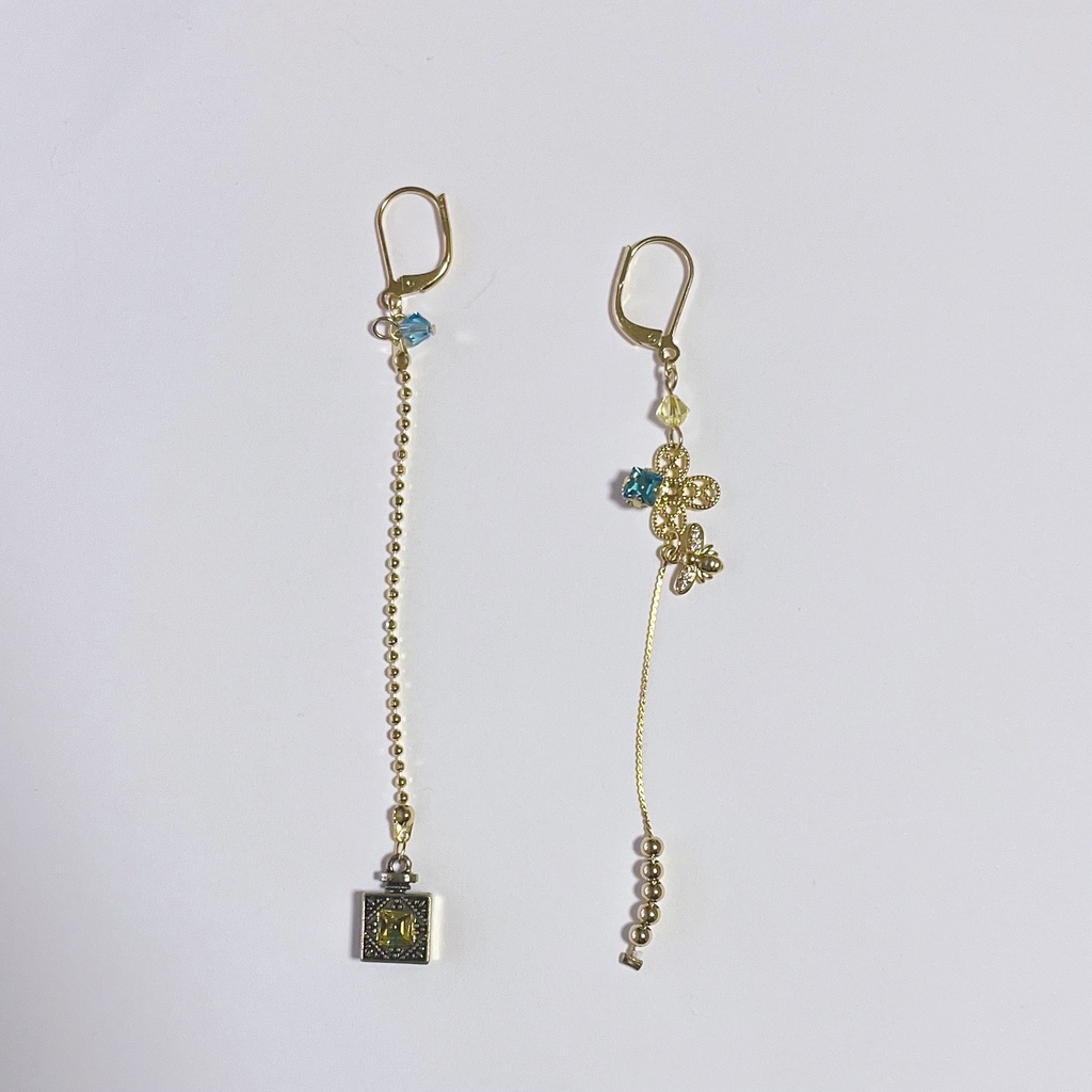 🌈🕒緋八マナイメージ　アシンメトリー香水瓶ピアス（イヤリング）