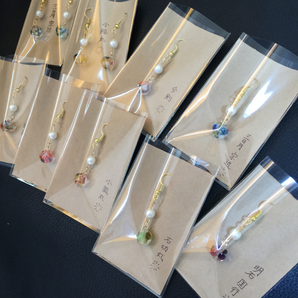 飴玉の中の刀剣だんしイメージピアス/刀剣乱舞モチーフ