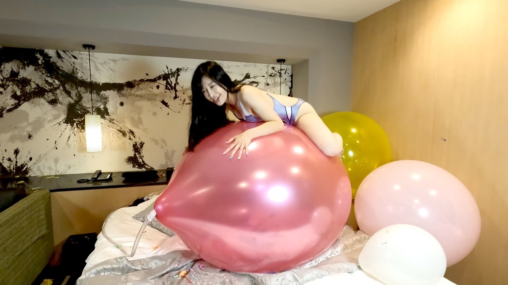 ピーチバルーンクラブ風船動画No.2 : こはるちゃんの風船遊び