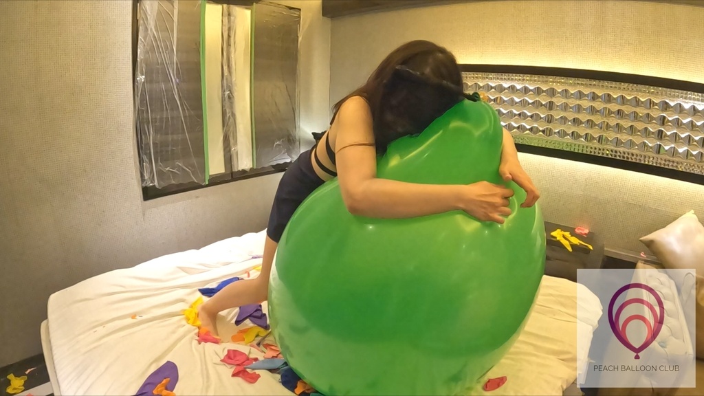 ピーチバルーンクラブ No.10-3 MIYAの巨大風船割り