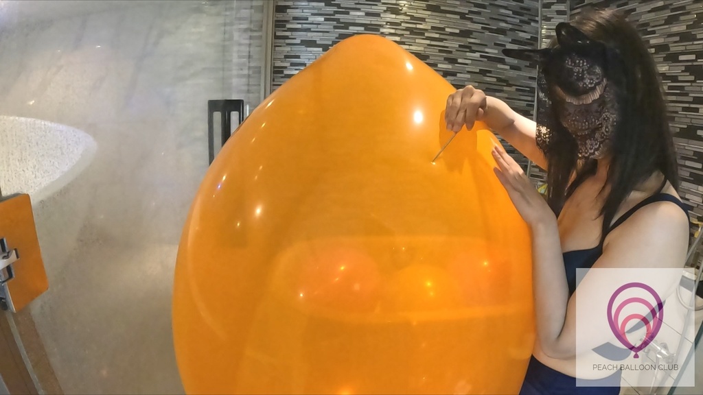 ピーチバルーンクラブ No.10-3 MIYAの巨大風船割り