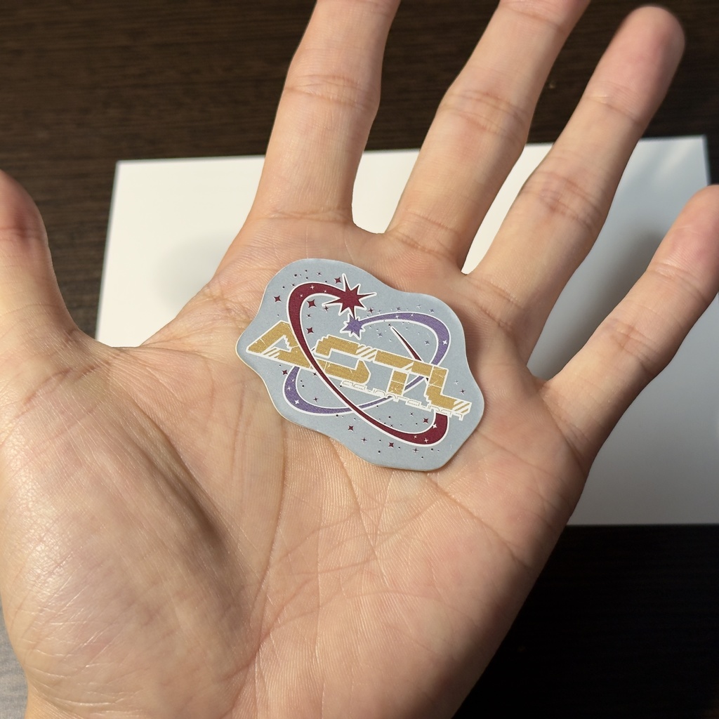 特典付きアスモツライ新作3点セット(ロゴチャーム,ロゴステッカー,ポストカード)