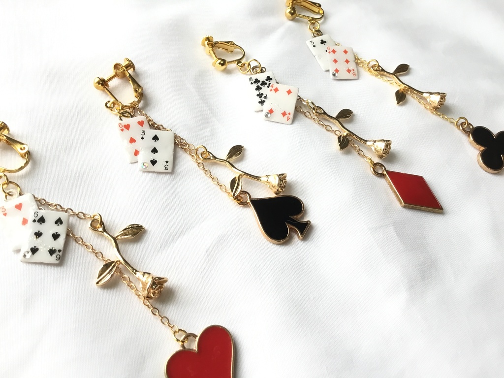 トランプ兵と薔薇 (ピアス イヤリング) 【再販】