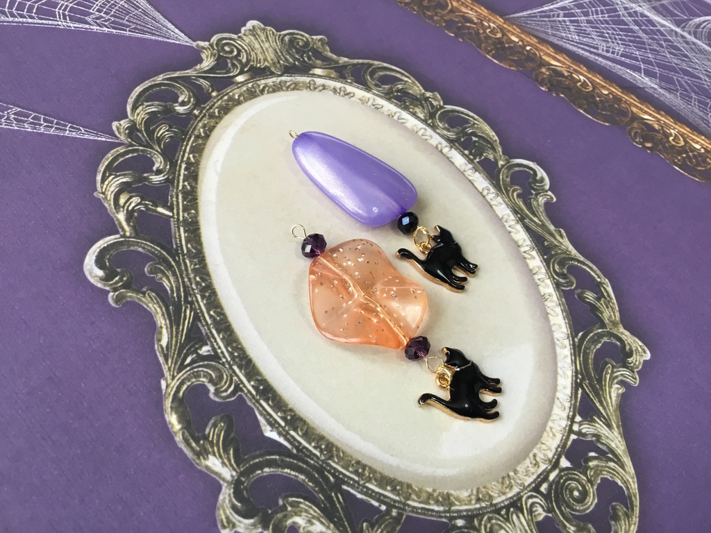 アシメの黒猫ちゃん (ピアス イヤリング)