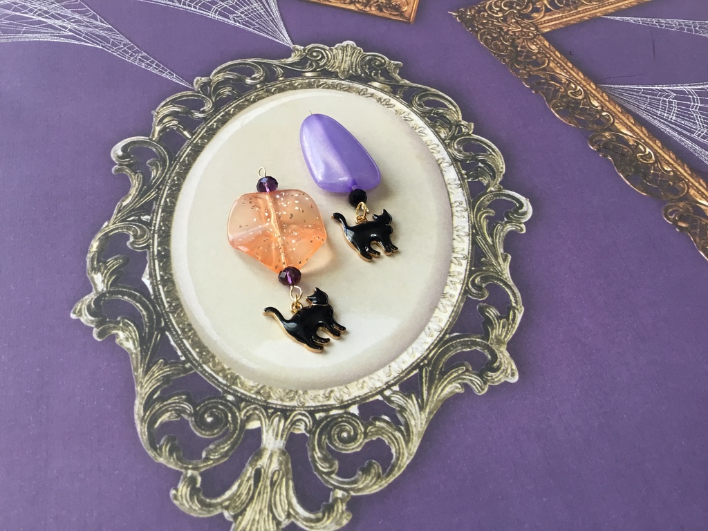 アシメの黒猫ちゃん (ピアス イヤリング)