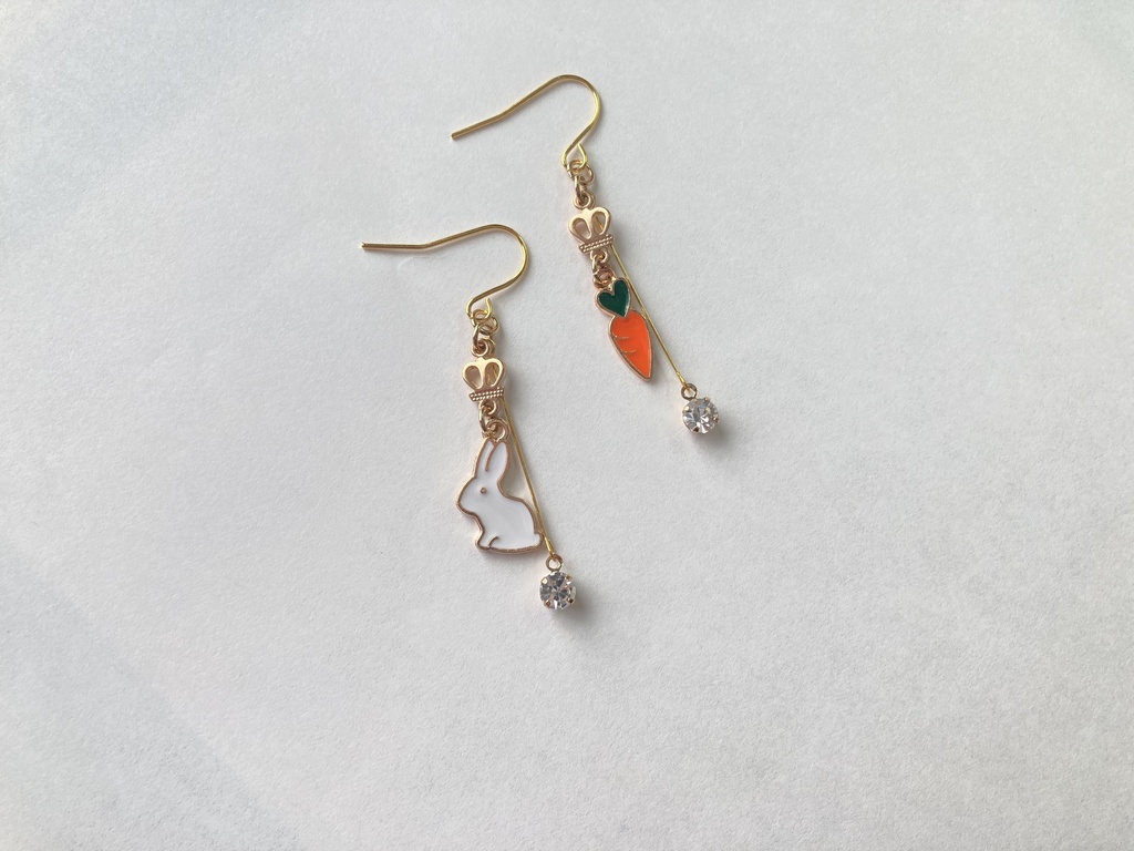 白ウサギとニンジン 【イヤリング ピアス】