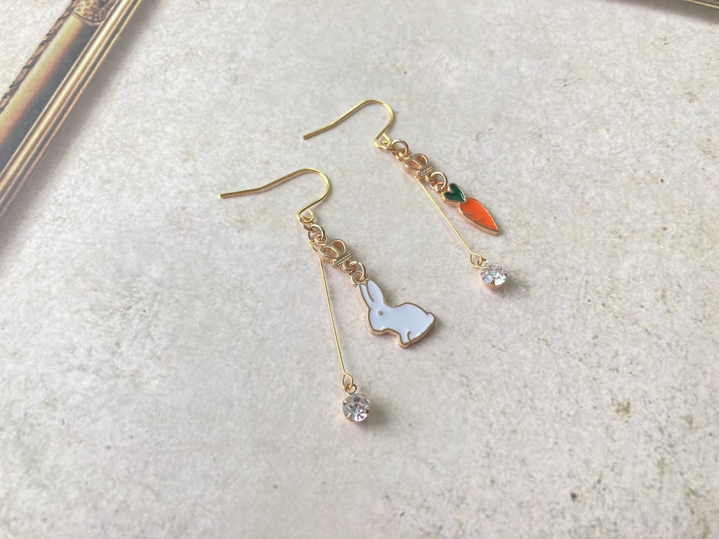 白ウサギとニンジン 【イヤリング ピアス】