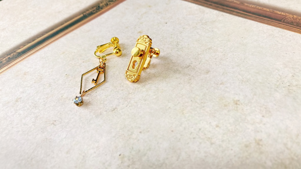 鍵は誰が? (ピアス イヤリング)