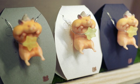 ●展示のみ●ひっかけぱんちゃん ミニチュアフィギュア 自立台紙付き