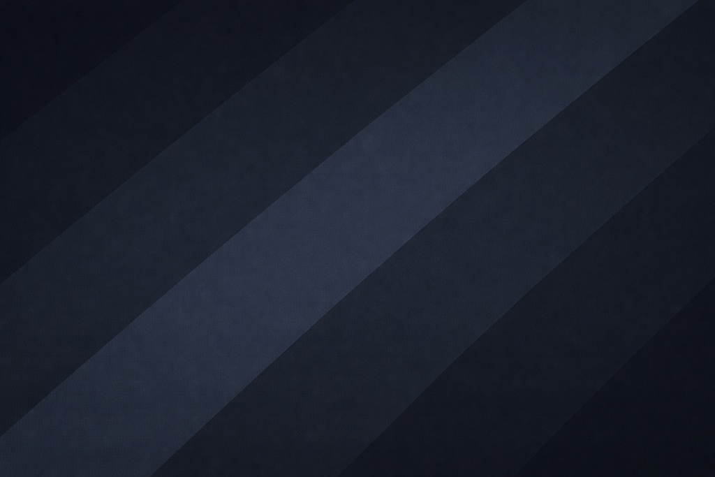 ネイビーダークの斜めストライプ背景｜文字映えするプロ仕様（16:9）
