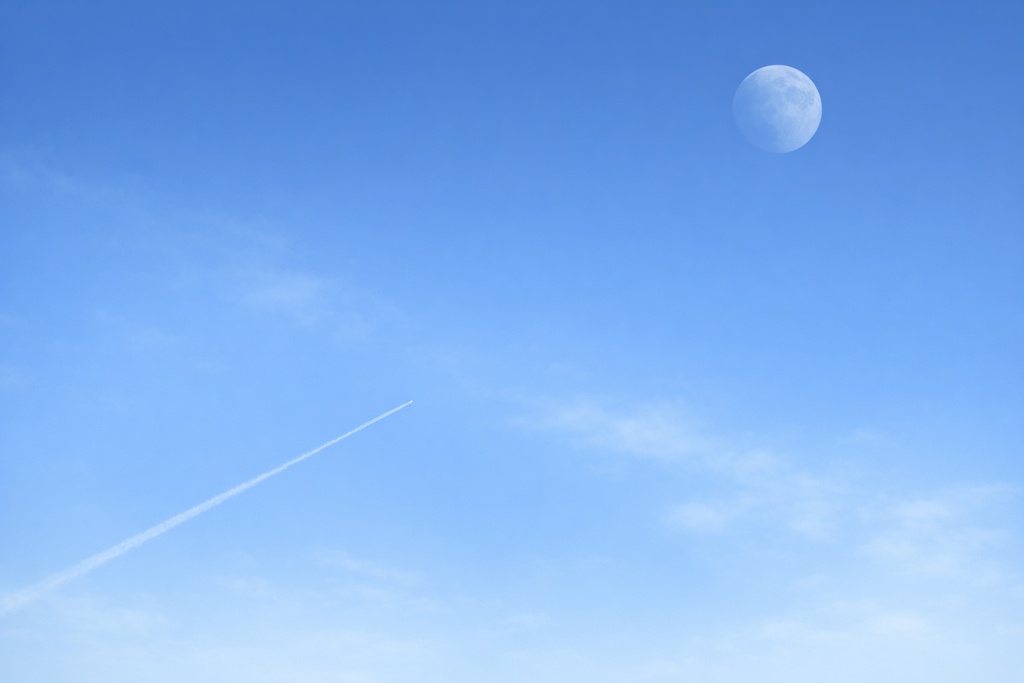 Sky Background with Daytime Moon and Contrail / 青空と昼の月と飛行機雲 背景素材