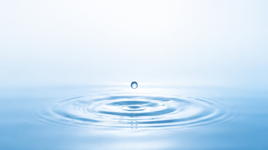 水面の波紋と水滴｜ミニマル背景素材（16:9 / 高解像度） 水面の波紋⑦｜ソフトブルー    
