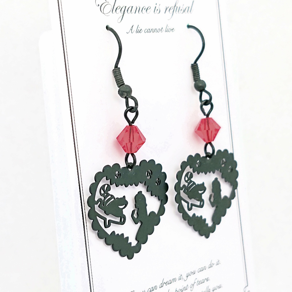 『不思議の国のアリスのシルエット』ピアス/イヤリング