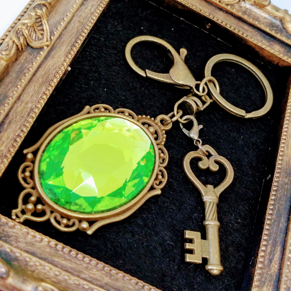 ツイステッドワンダーランド マジカルペン バックチャーム キーホルダー ディアソムニア寮 魔法石 鍵 アンティークゴールドver.