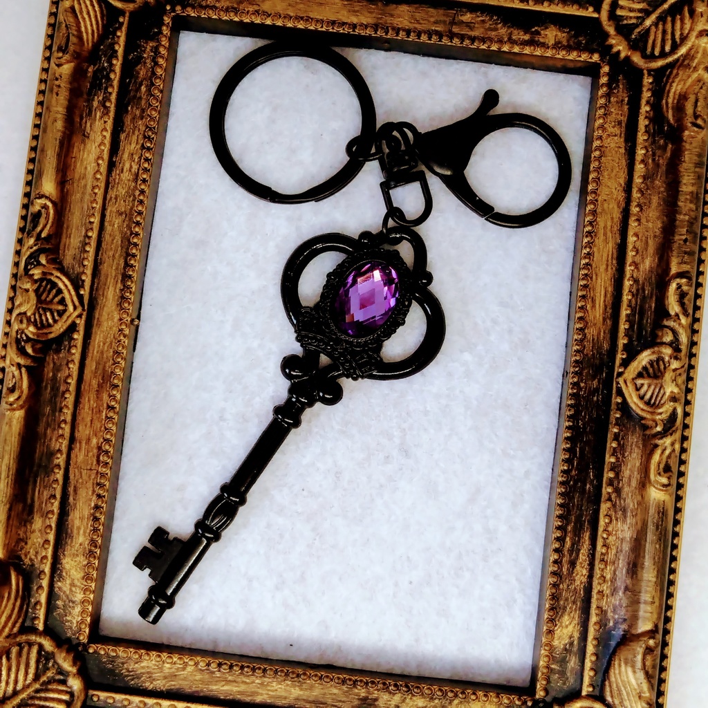魔法の鍵 ツイステッドワンダーランド マジカルペン バックチャーム キーホルダー ポムフィオーレ寮 魔法石 鍵 ブラックver.