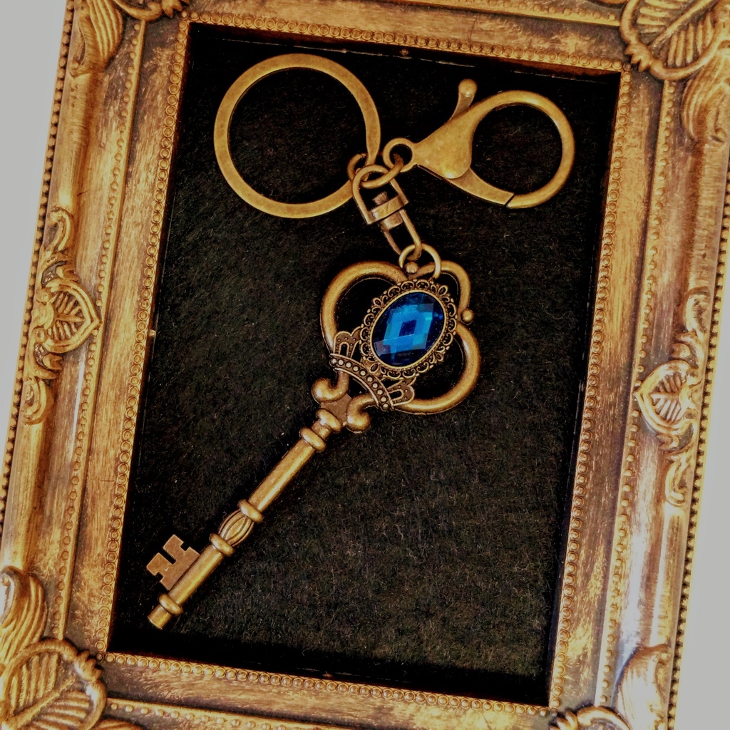 魔法の鍵 ツイステッドワンダーランド マジカルペン バックチャーム キーホルダー イグニハイド寮 魔法石 鍵 アンティークゴールドver.