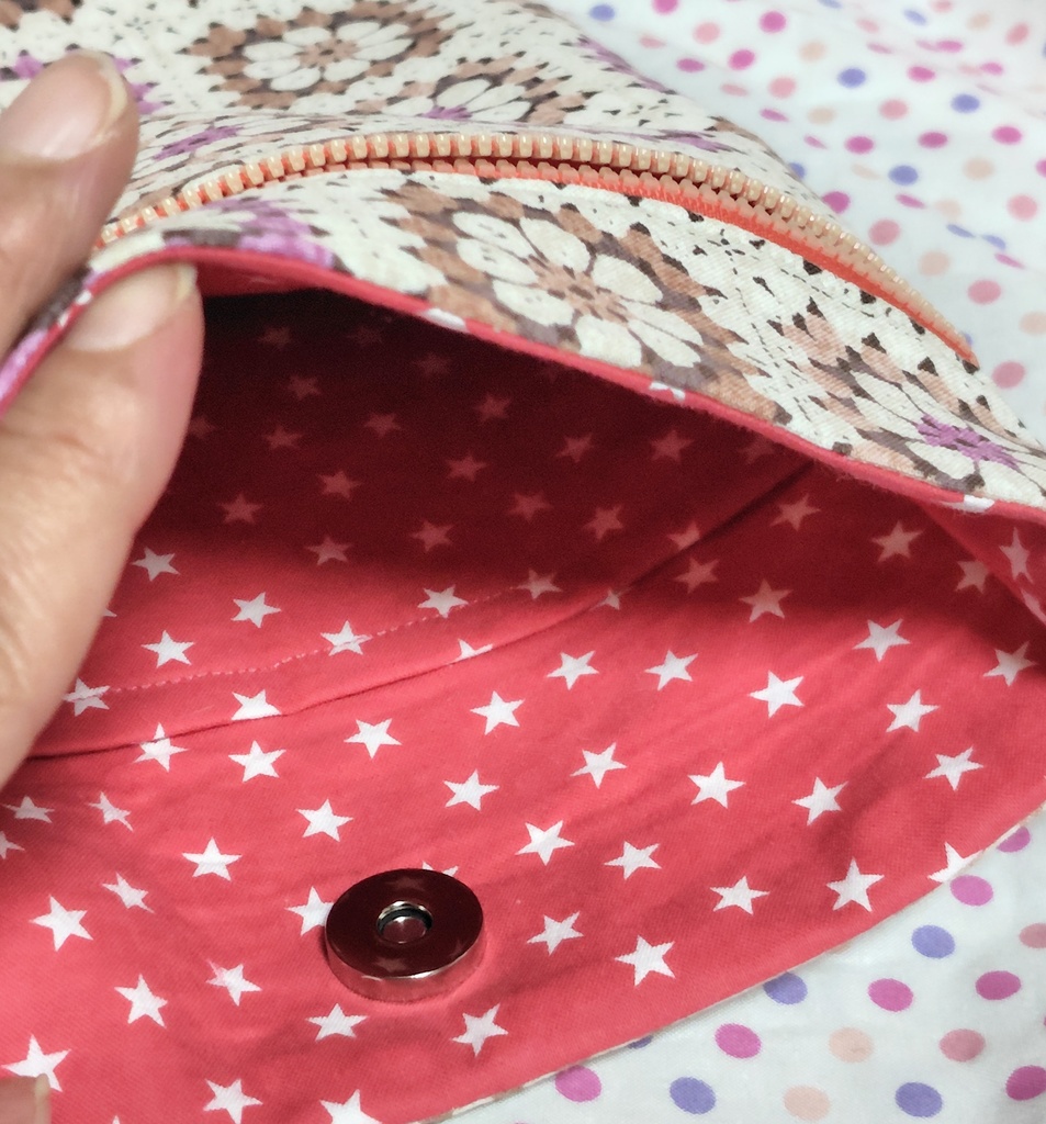 パッチワークの花柄風ショルダーバッグ☆ピンク