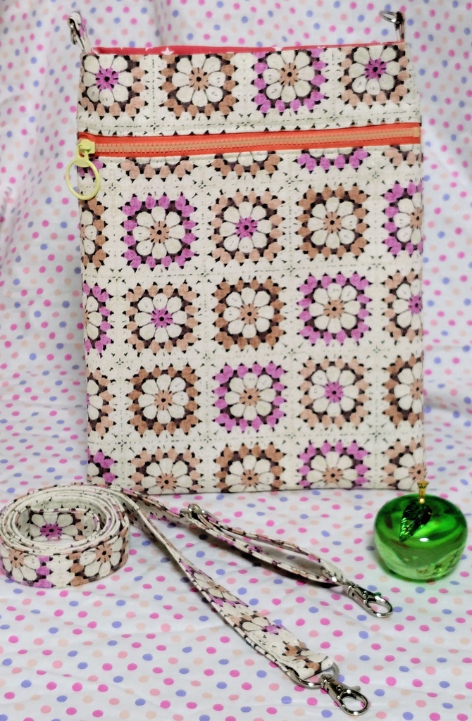 パッチワークの花柄風ショルダーバッグ☆ピンク