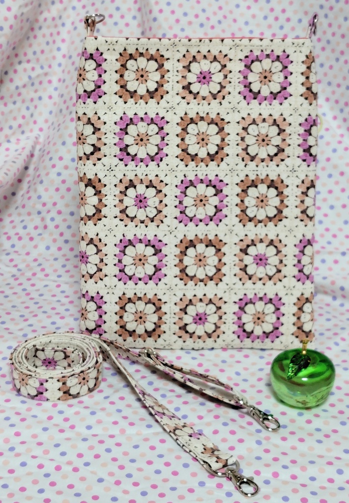 パッチワークの花柄風ショルダーバッグ☆ピンク