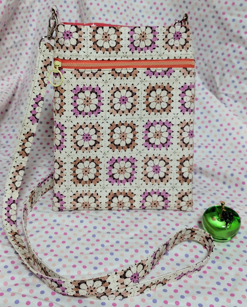 パッチワークの花柄風ショルダーバッグ☆ピンク