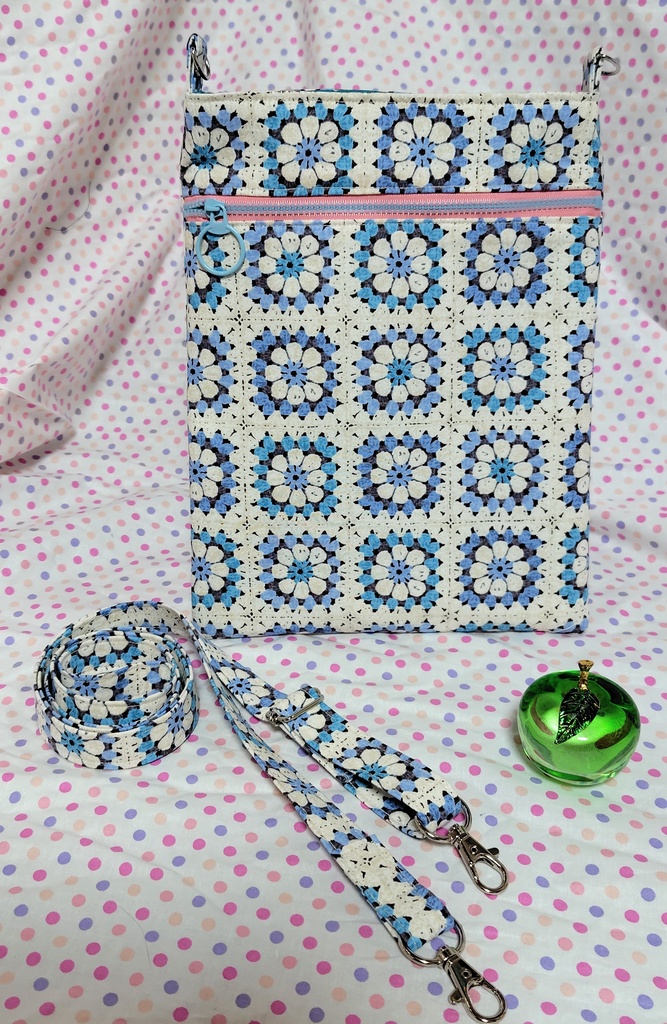 パッチワークの花柄風ショルダーバッグ☆ブルー