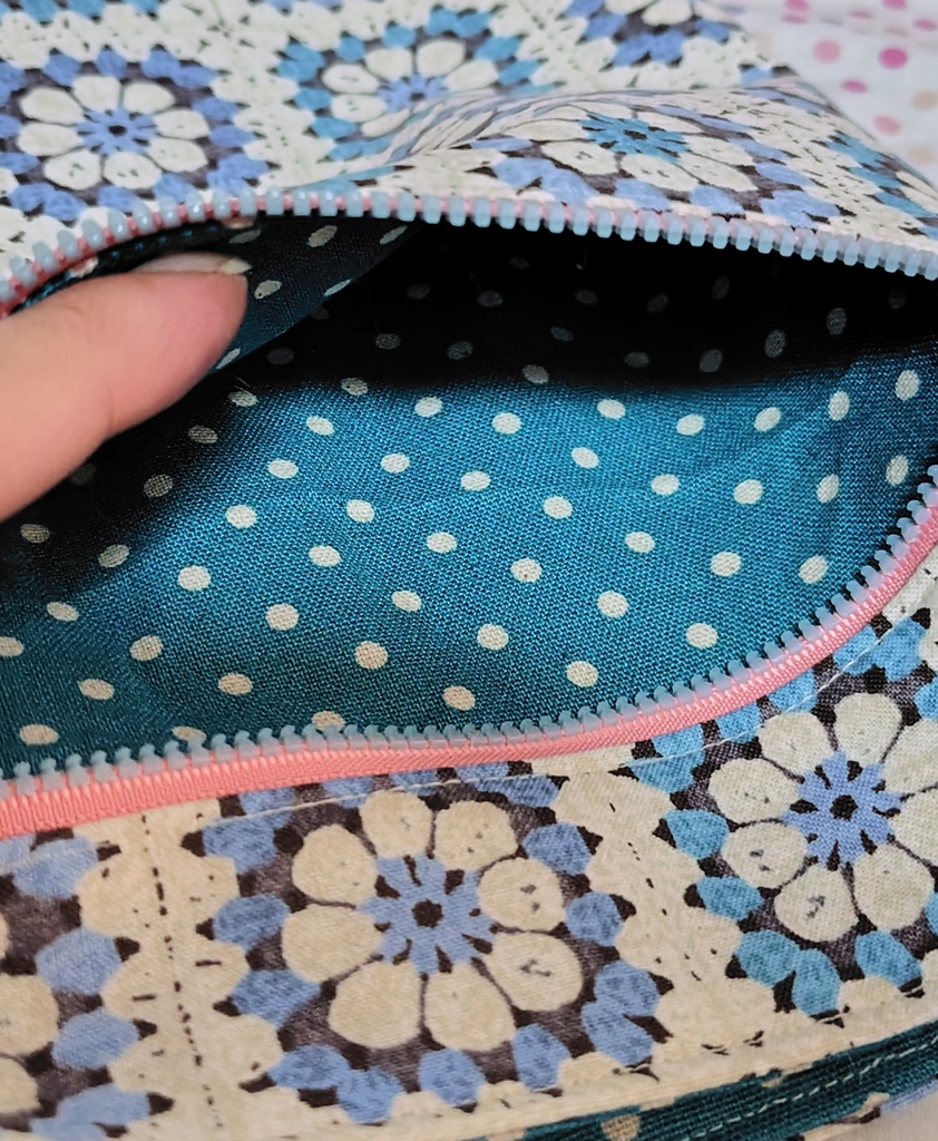 パッチワークの花柄風ショルダーバッグ☆ブルー