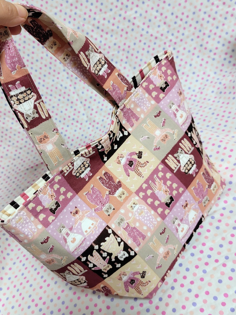 レトロ可愛い猫さんのパッチワーク風のお散歩ミニトートバッグ