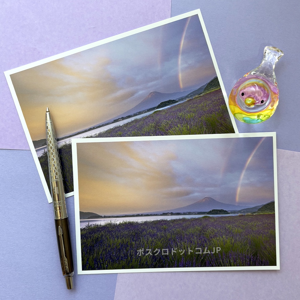 ポストカード 朝焼けの富士山にかかる虹とラベンダー畑