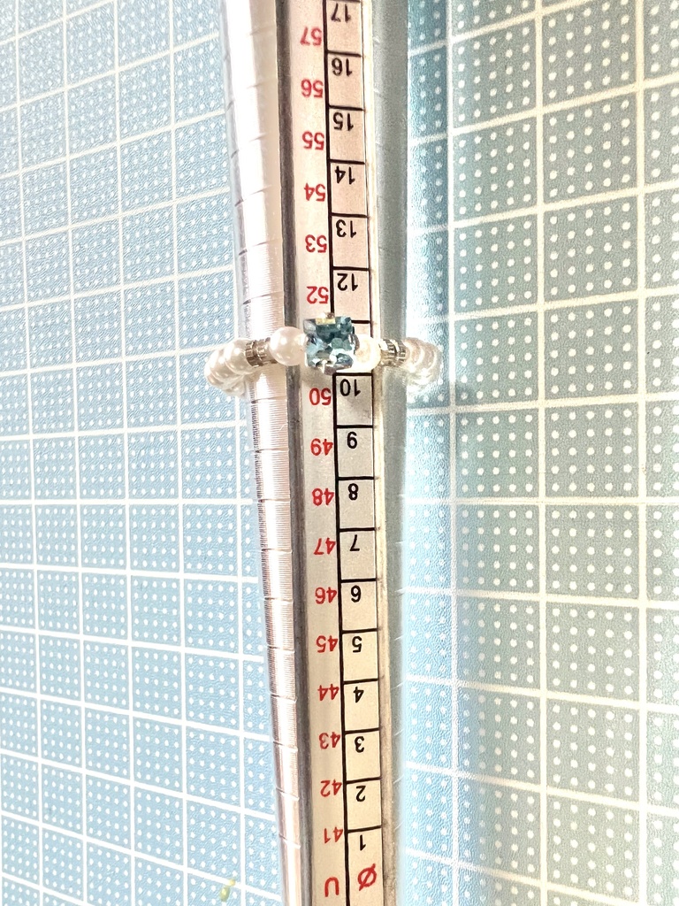 五条悟 ビーズリング 白青玉スワロ