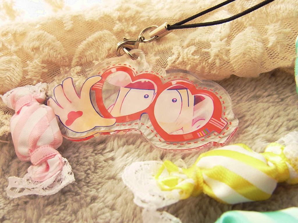 六つ子の大きなめがねキーホルダー