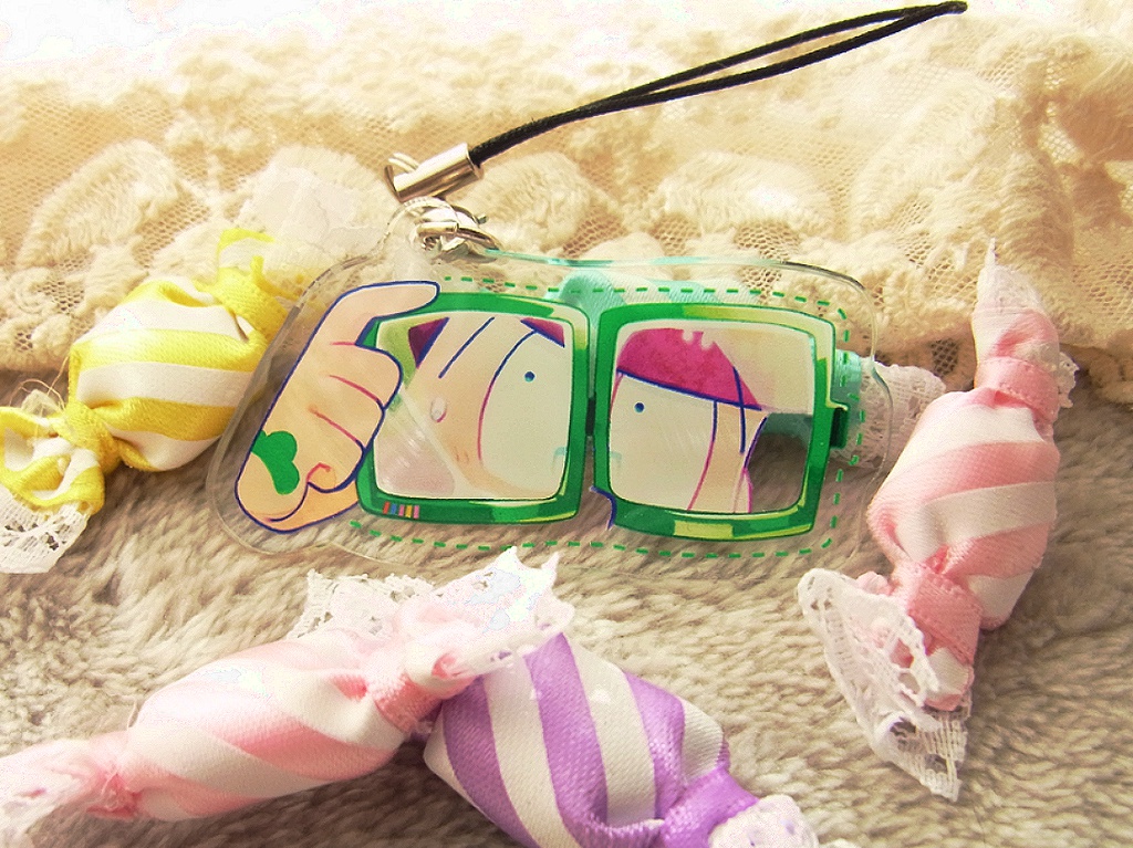 六つ子の大きなめがねキーホルダー