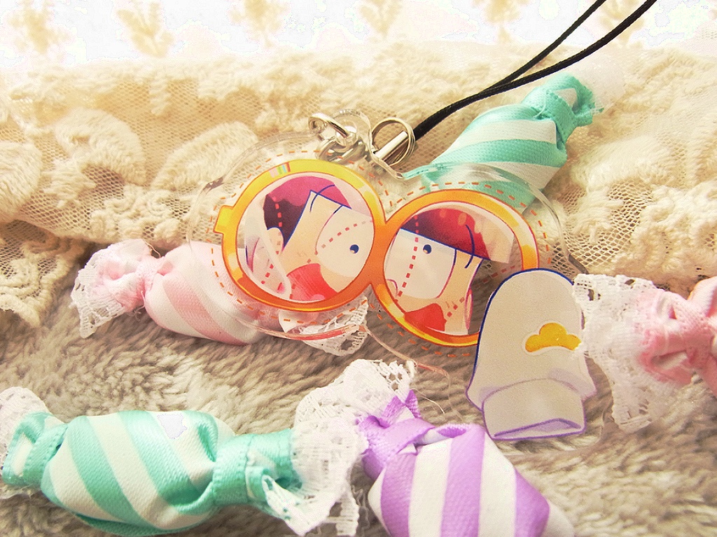 六つ子の大きなめがねキーホルダー