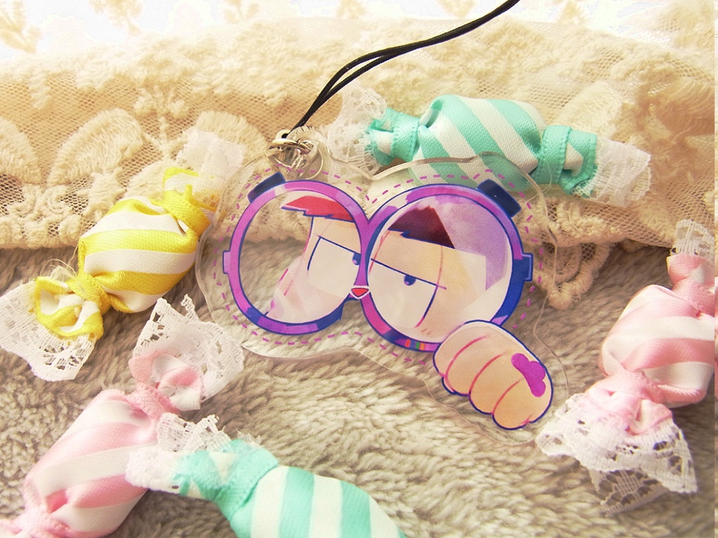 六つ子の大きなめがねキーホルダー