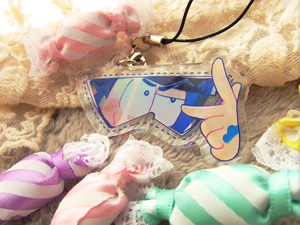 六つ子の大きなめがねキーホルダー