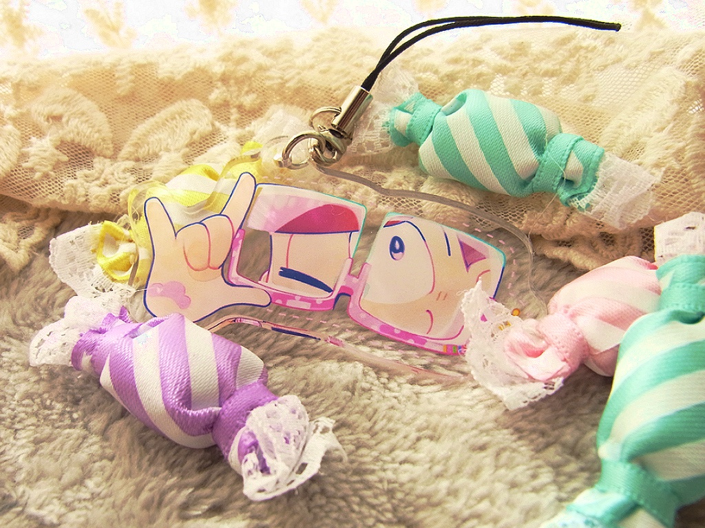 六つ子の大きなめがねキーホルダー