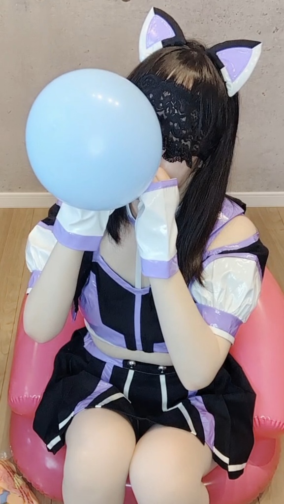 猫耳コスで風船膨らまし割(声入り)b2p