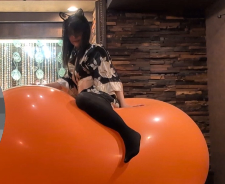 NOPOP 巨大風船の上で遊ぶ