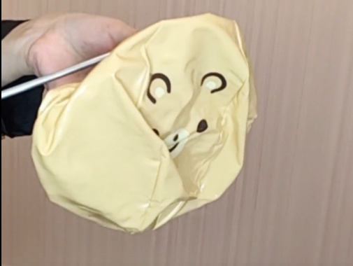 100円ショップのビーチボールをPOP