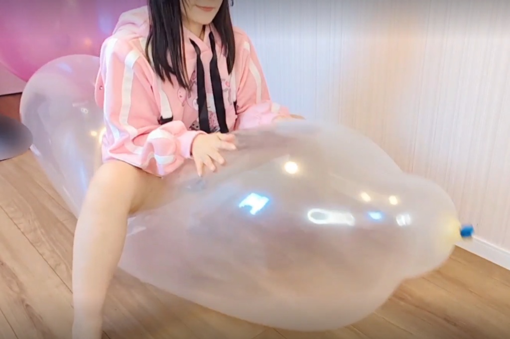 彼女がGL500風船の上でバウンドしてたら割れた