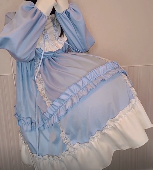 彼女は衣服内割りに沼っていく。