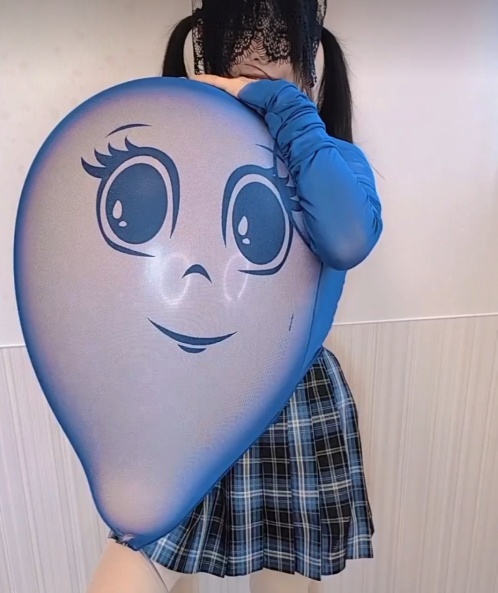 彼女は衣服内割りに沼っていく。