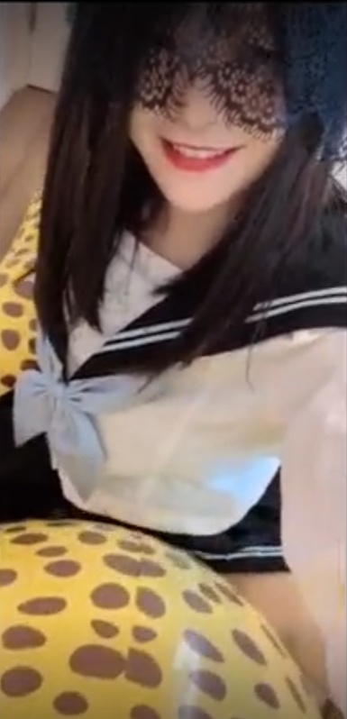 巨大チーターフロートと遊んで空気抜き