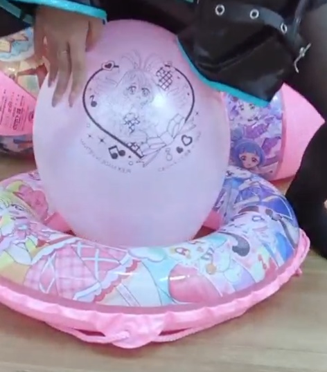 劣化したイラスト風船をお尻わりとか浮き輪も