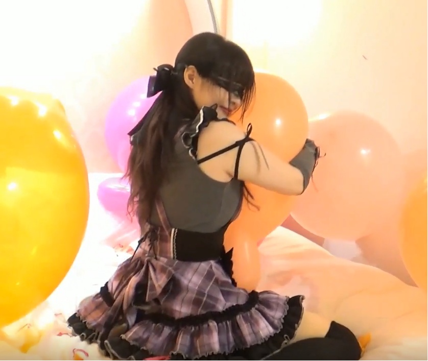 サキュバス系彼女の愛情表現は風船割りだった