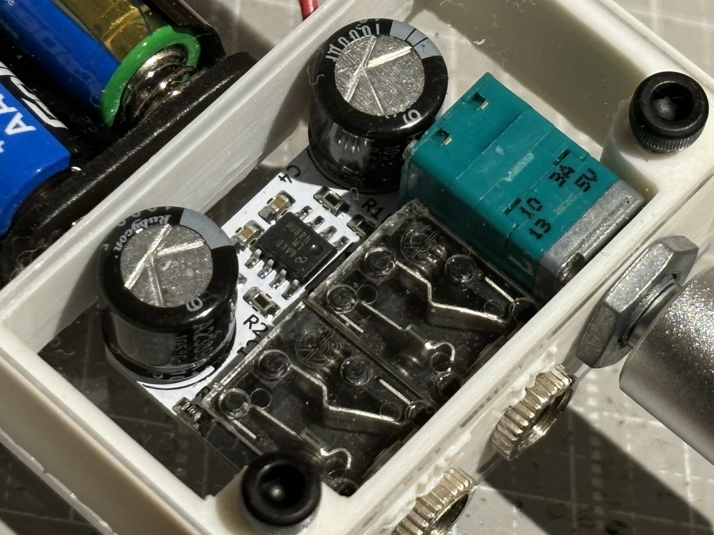 名刺付きヘッドホンアンプ YA-LM4880